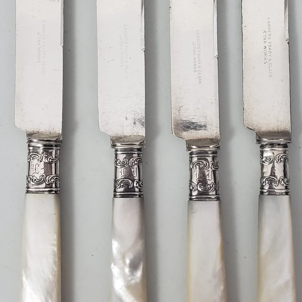 Landers, Frary & Clark Set of Mother-of-Pearl Handle Knives - 8 Pieces - Picture 7 of 16